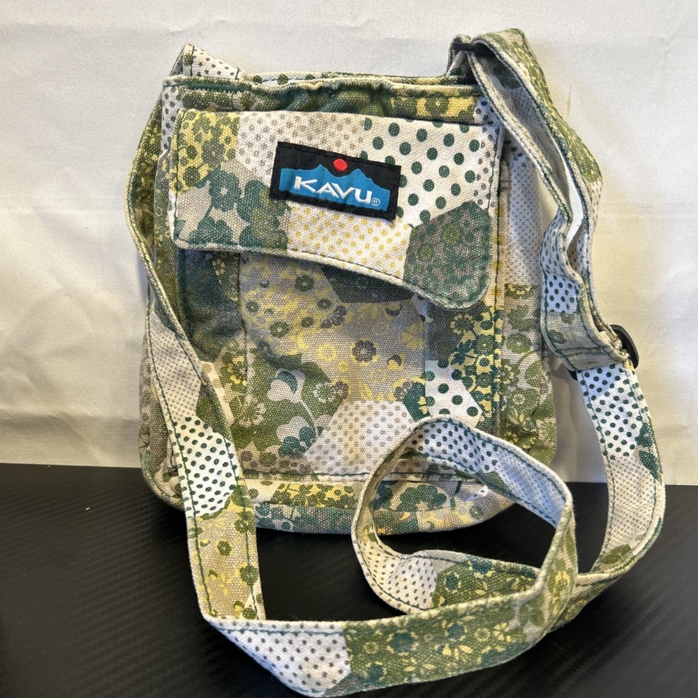 Kavu Carolina‎ Quilt Mini Keeper Crossbody Bag